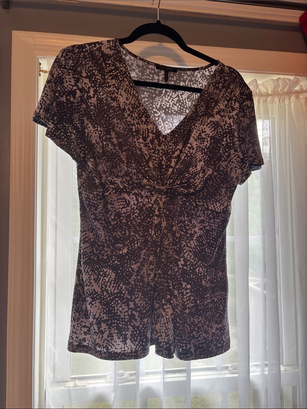 Women's V-Neck Twist Front Top in Gray